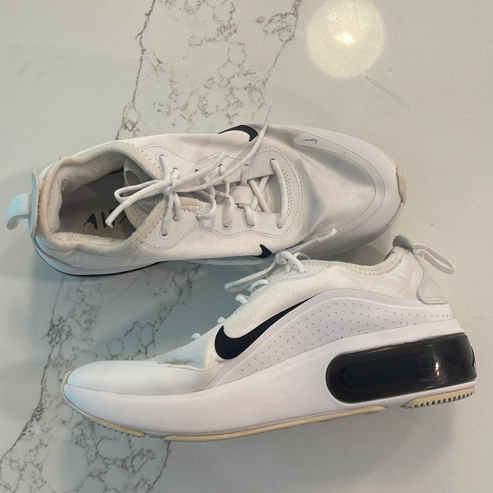 Women’s 5.5 White Nike Air